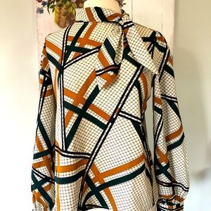 Ladies blouse. Length 22”, sleeve length 21”, shoulder to shoulder 20”